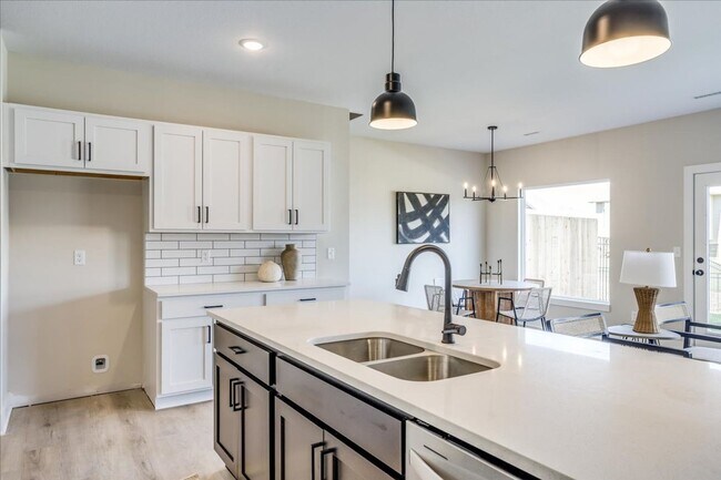 Building Photo - Fox Creek- Maggie Plan