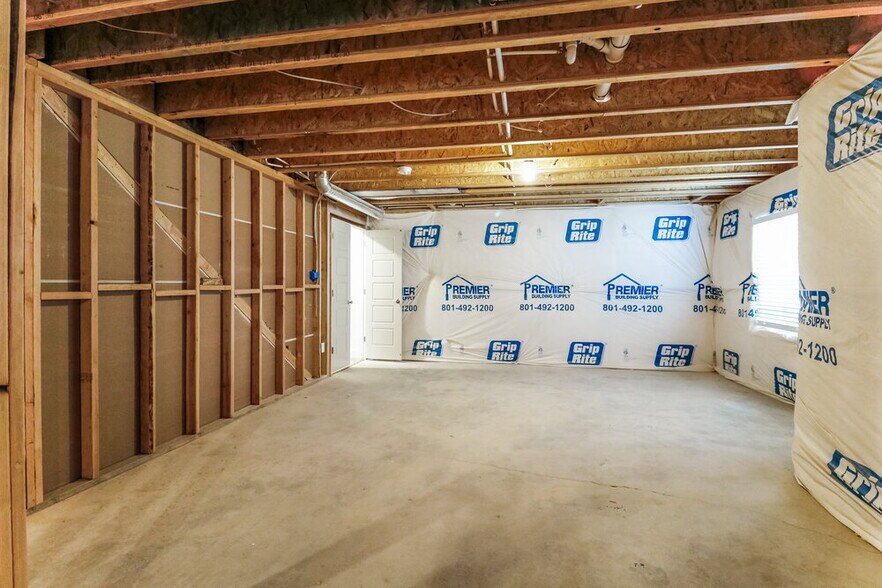 Building Photo - 2363 Spring St