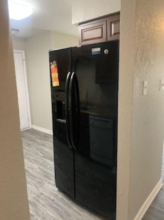 Building Photo - Cute 3/2 Duplex