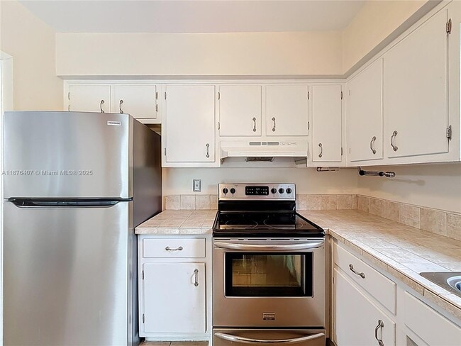 Building Photo - 1532 NE 39th St