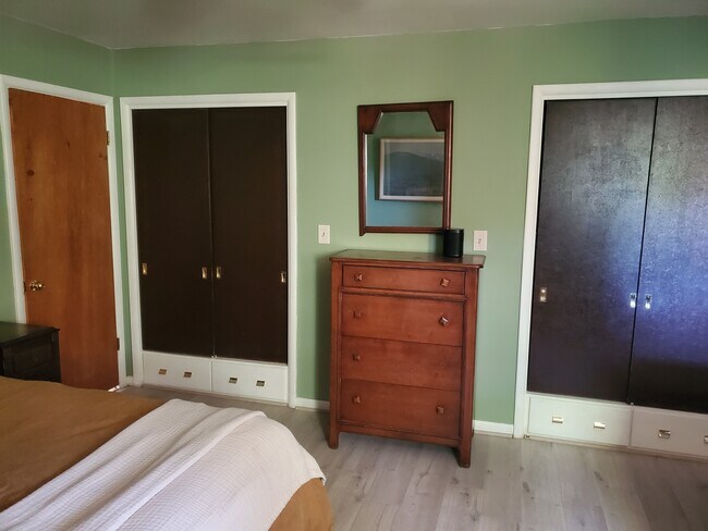 Building Photo - 514 N Yellowstone St