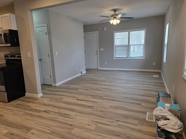 Building Photo - Remodeled Two Bedroom House!