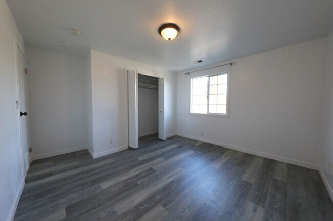 Building Photo - Spacious 3/2 with large yard