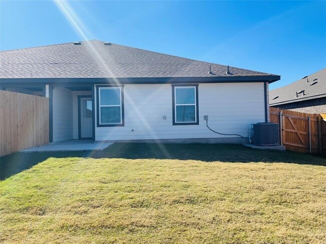 Building Photo - 18508-A High Flyer Way