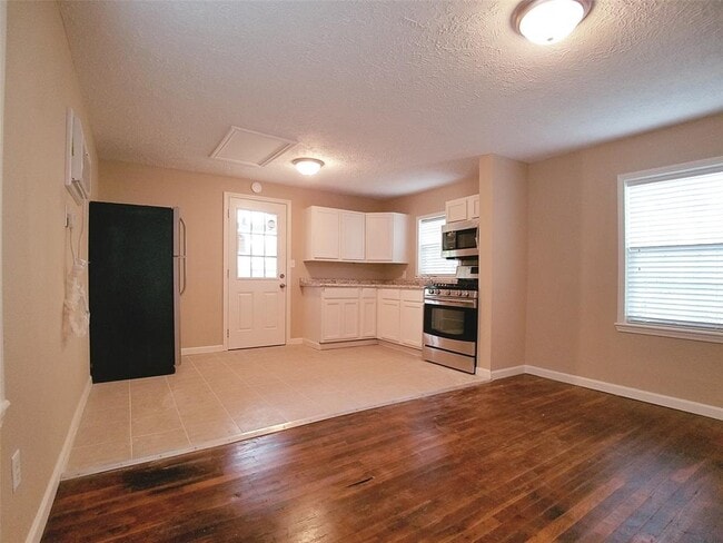 Building Photo - 2104 N Galveston Ave