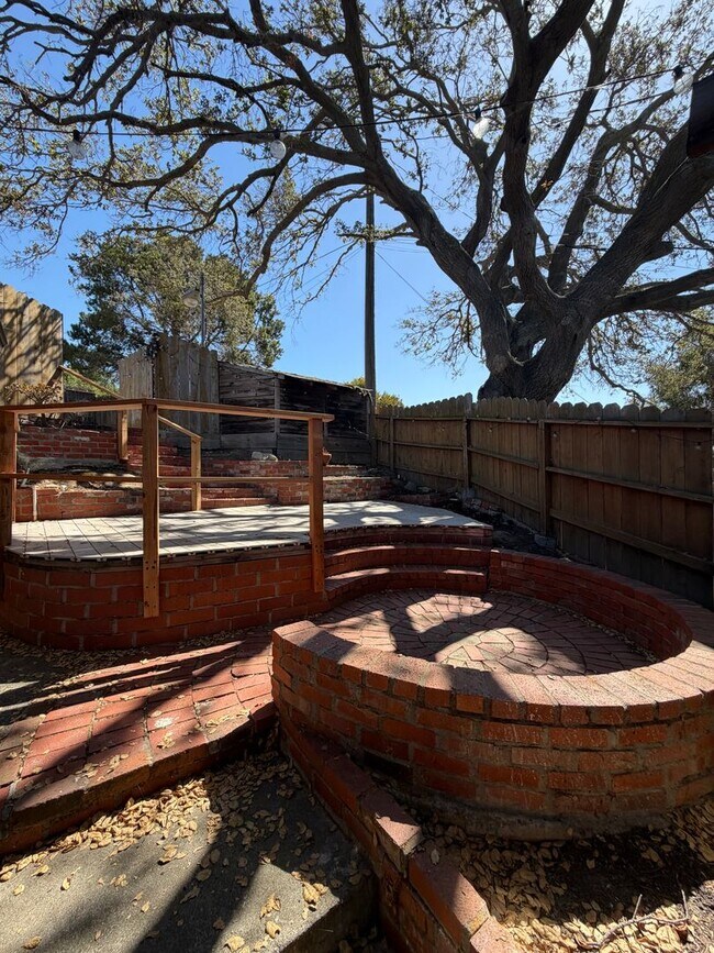 Building Photo - 2329 Scenic Ave