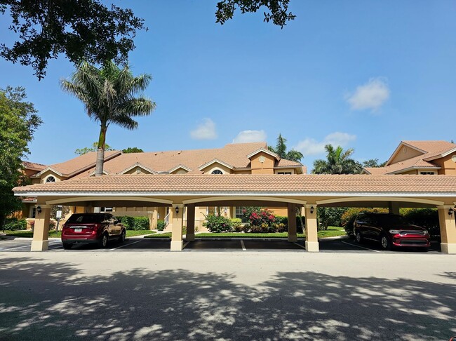 Building Photo - Available at a discounted rate - Furnished 3BR/2BA second floor condo in Worthington!