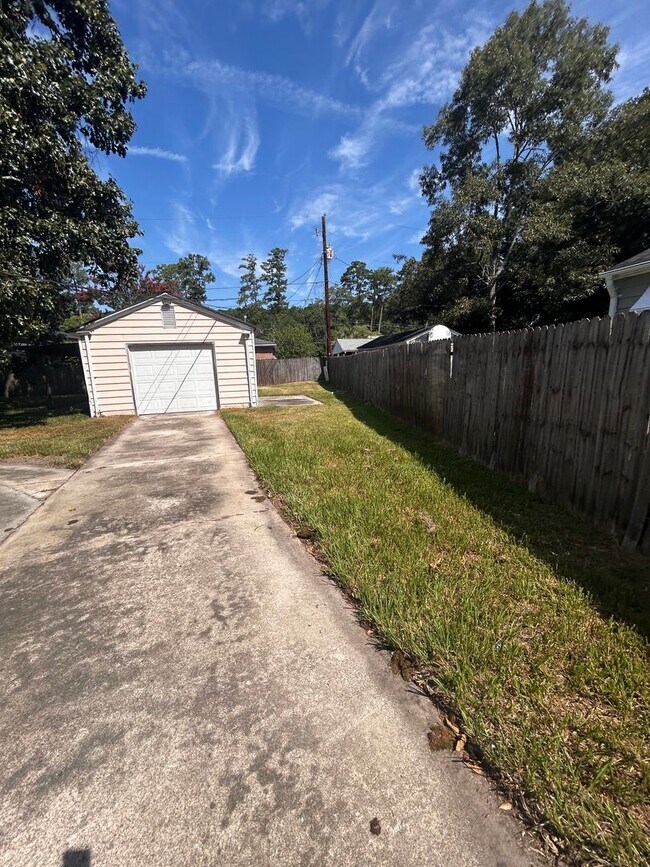 Building Photo - Charming 2 Bedroom Home in Hanahan's Highland Park neighborhood!