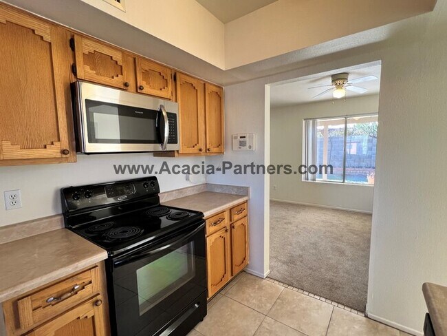 Building Photo - Four Bedroom Home