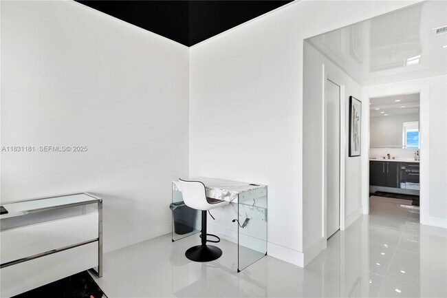 Building Photo - 4020 Galt Ocean Dr