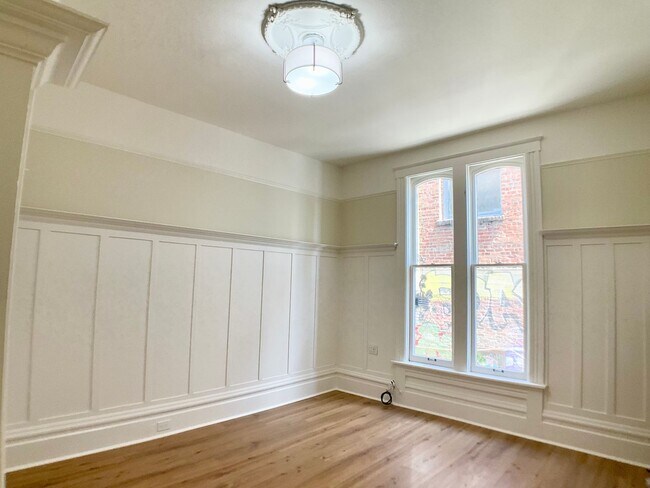 Building Photo - LOWERED PRICE! FULL FLOOR FLAT! Bay Window...