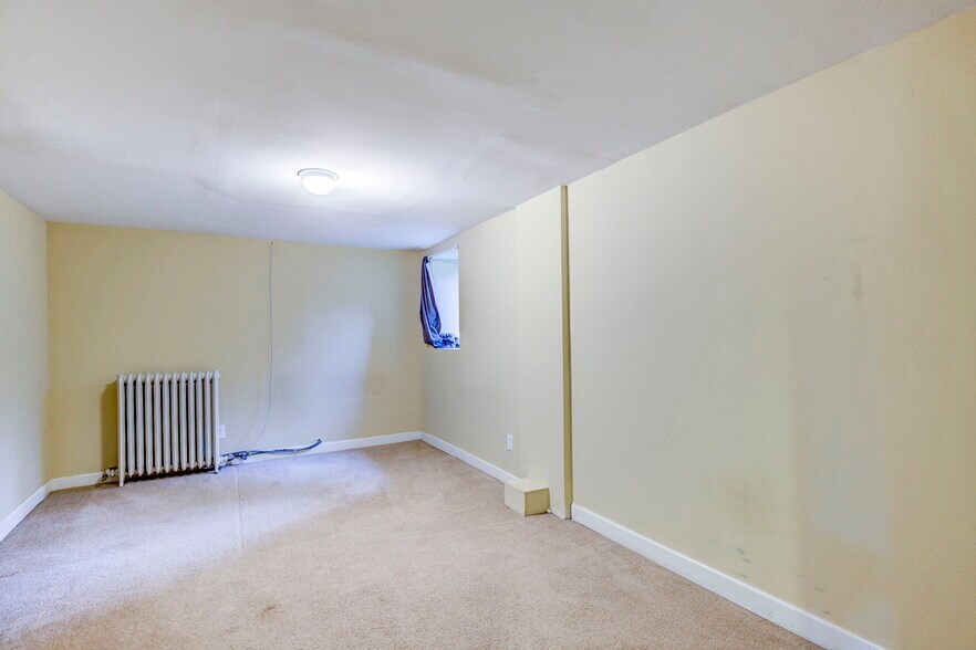 Building Photo - 712 W 28th St
