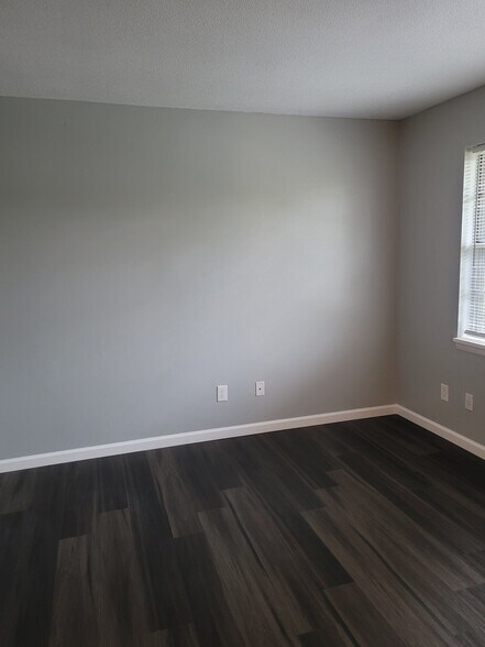 Building Photo - 248 Leach Cir