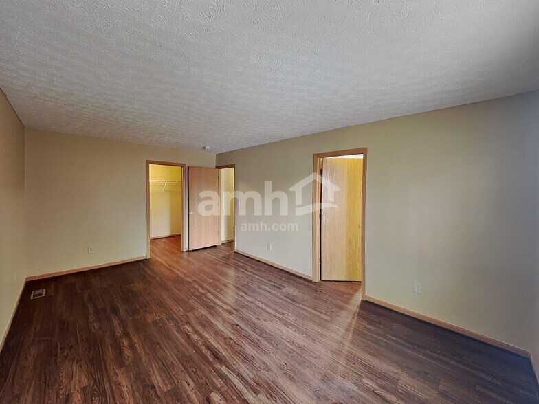 Building Photo - 88 Brooksedge Dr E