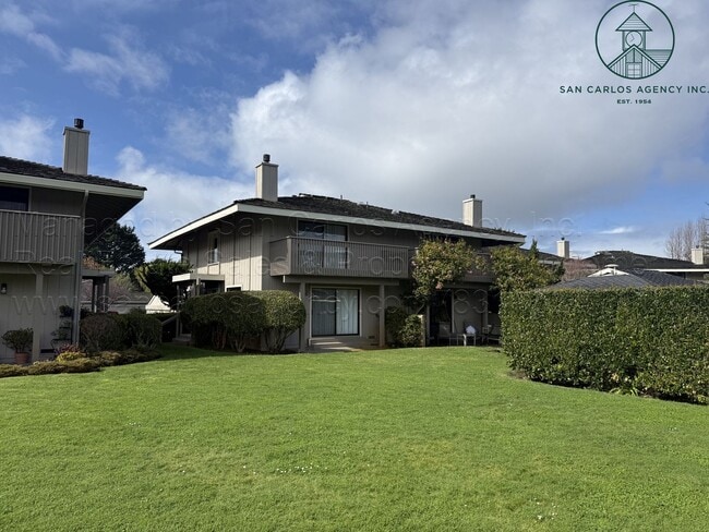 Building Photo - Newly Updated Two Bedroom Arroyo Carmel Townhouse