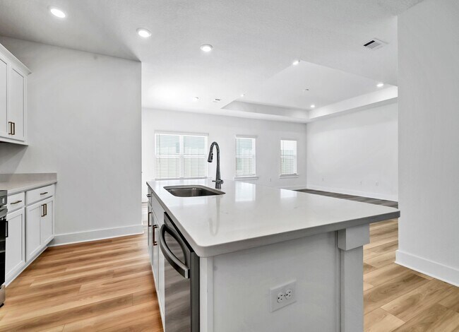 Building Photo - BRAND NEW!! 4bed/2bath Craftsman home
