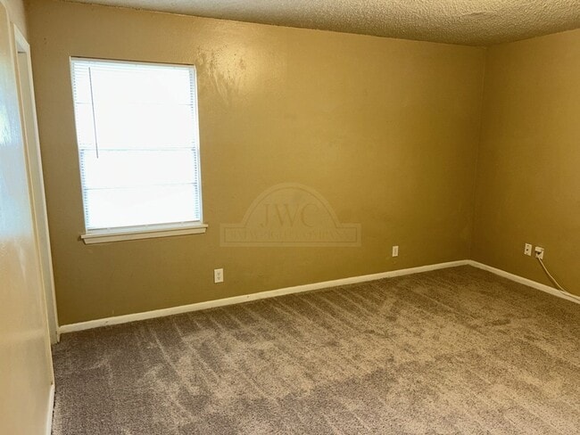 Building Photo - 1302 Becker Dr