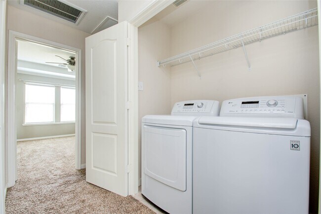 Building Photo - 16110 Limestone Lake Dr