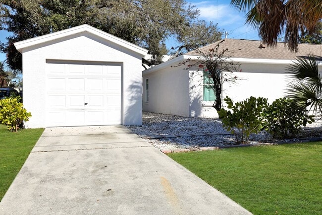 Building Photo - Remodeled 4BR Home Near Downtown Sarasota