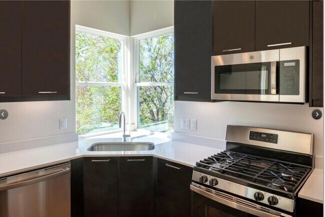 Building Photo - 5209 Nichols St