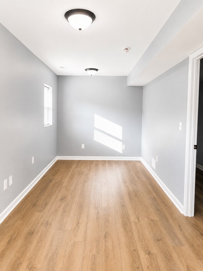 Building Photo - 130 Elm St