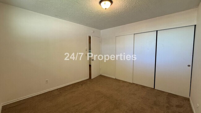Building Photo - 2024-910MF