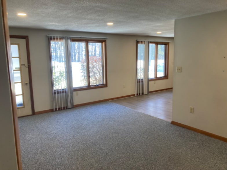 Building Photo - 1187 New Hampshire Rte 175