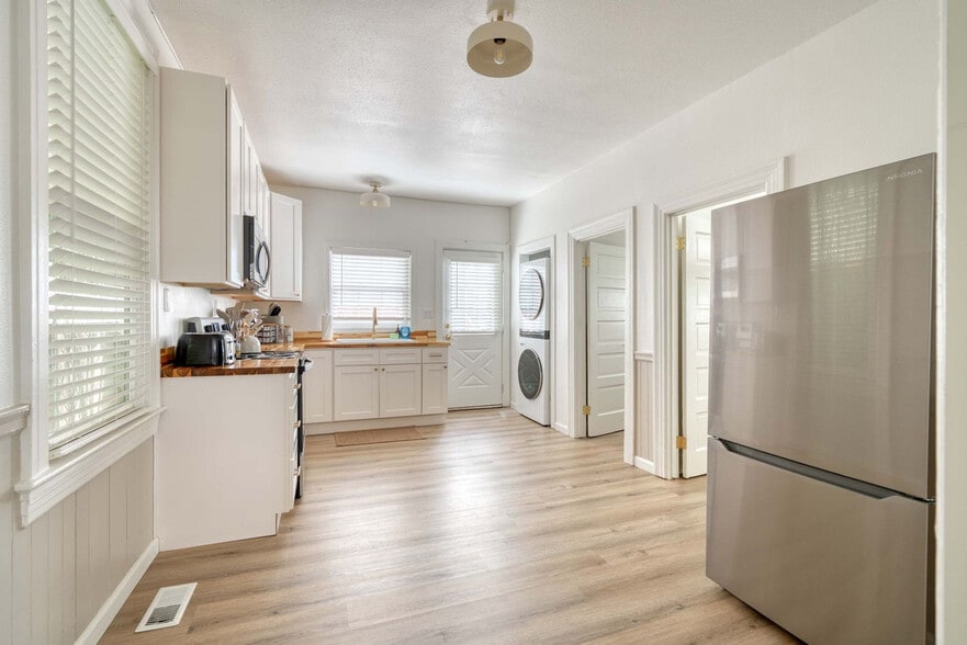 Building Photo - 4128 N Montana Ave