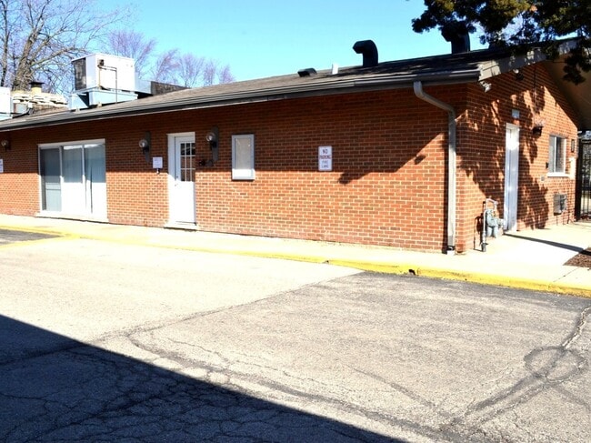 Building Photo - 1830 Knights Bridge Dr