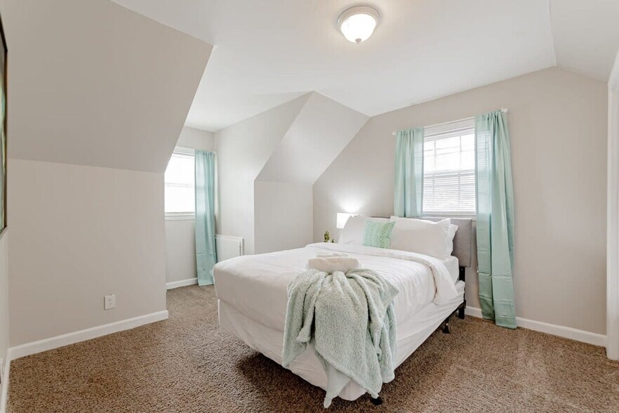 Building Photo - 7418 Sunview Dr