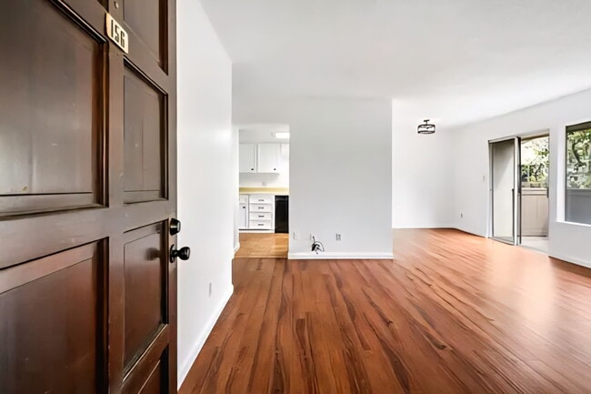 Building Photo - 3701 Colonial Dr