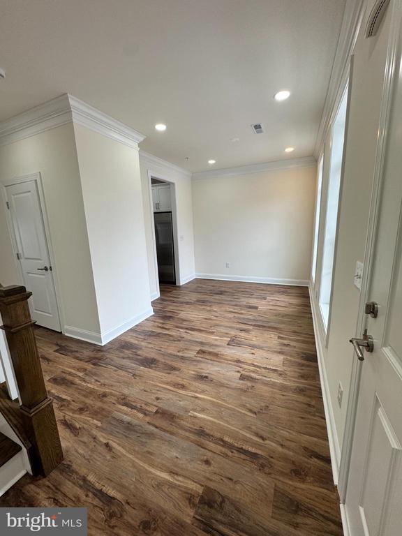 Building Photo - 300 Dixon St