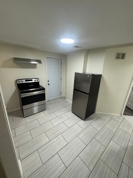 Building Photo - 1739 Dumesnil St