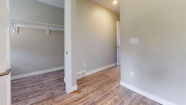 Building Photo - 203 Short St