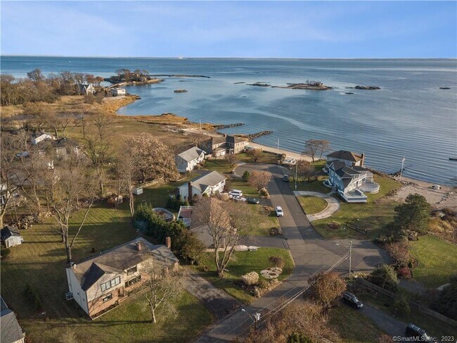 Building Photo - 98 Soundview Dr