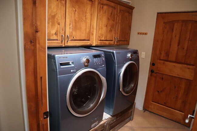 Building Photo - Your own resort! Elegant, Exclusive & Exquisite.