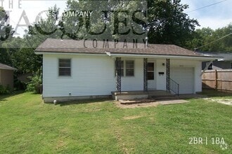 Building Photo - 2513 N Kellett Ave