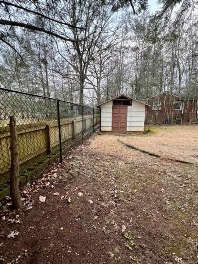 Building Photo - Black Mountain Rental