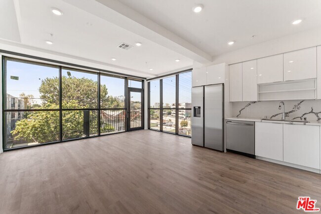 Building Photo - 3105 Bellevue Ave
