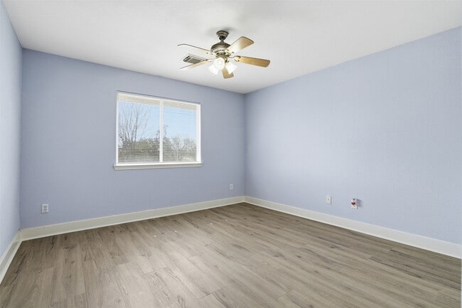 Building Photo - 11930 Longwood Garden Way