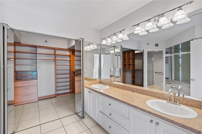 Building Photo - 19101 NE 36th Pl