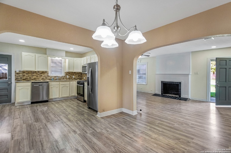 Building Photo - 2228 W Huisache Ave