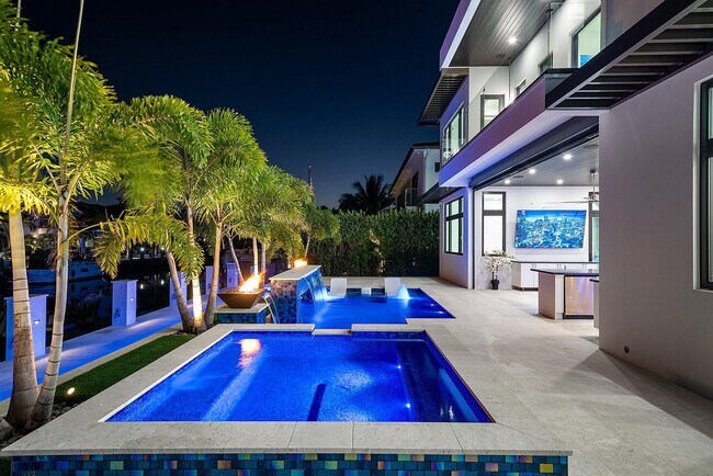 Building Photo - 2650 NE 48th Ct