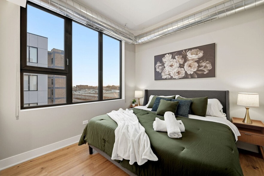 Building Photo - 6044 N Winthrop Ave