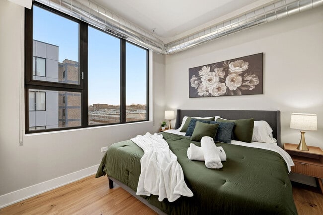 Building Photo - 6044 N Winthrop Ave