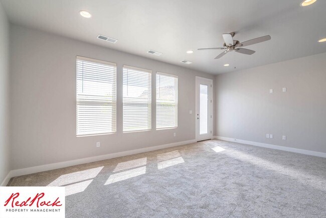 Building Photo - Beautiful 4-Bedroom 2.5 Bath with a 3 Car ...