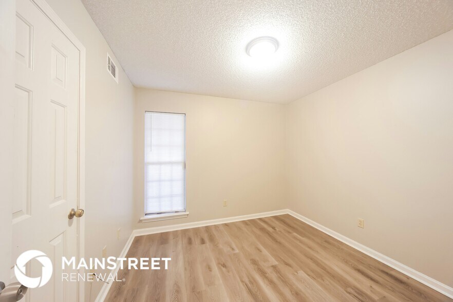 Building Photo - 6055 Chickasaw Dr