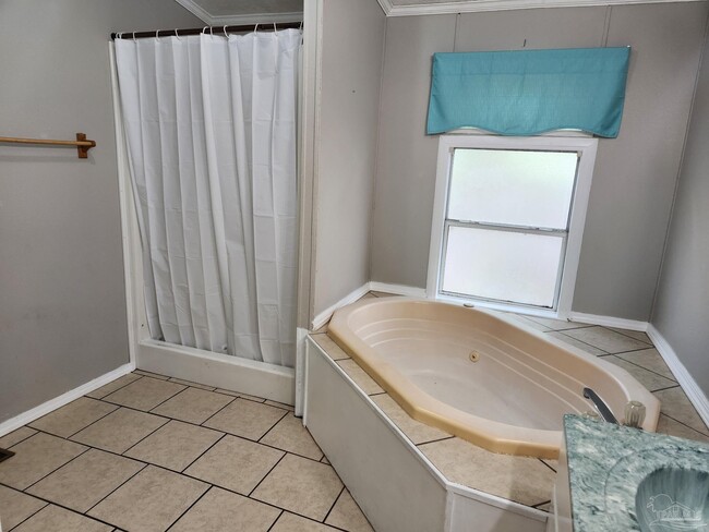 Building Photo - 5718 Brooks Ln