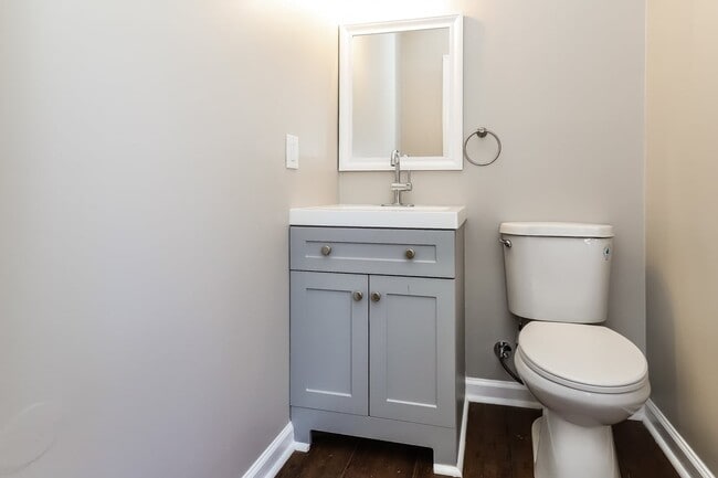 Building Photo - 638 S Elm St