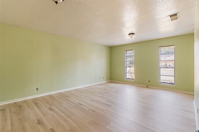 Building Photo - 309 Blake Dr
